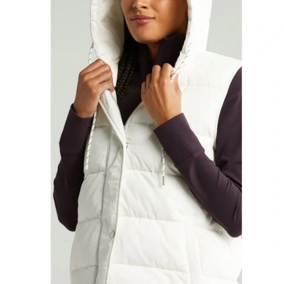 UNWORN. Zella long hooded puffer vest - Picture 4 of 6